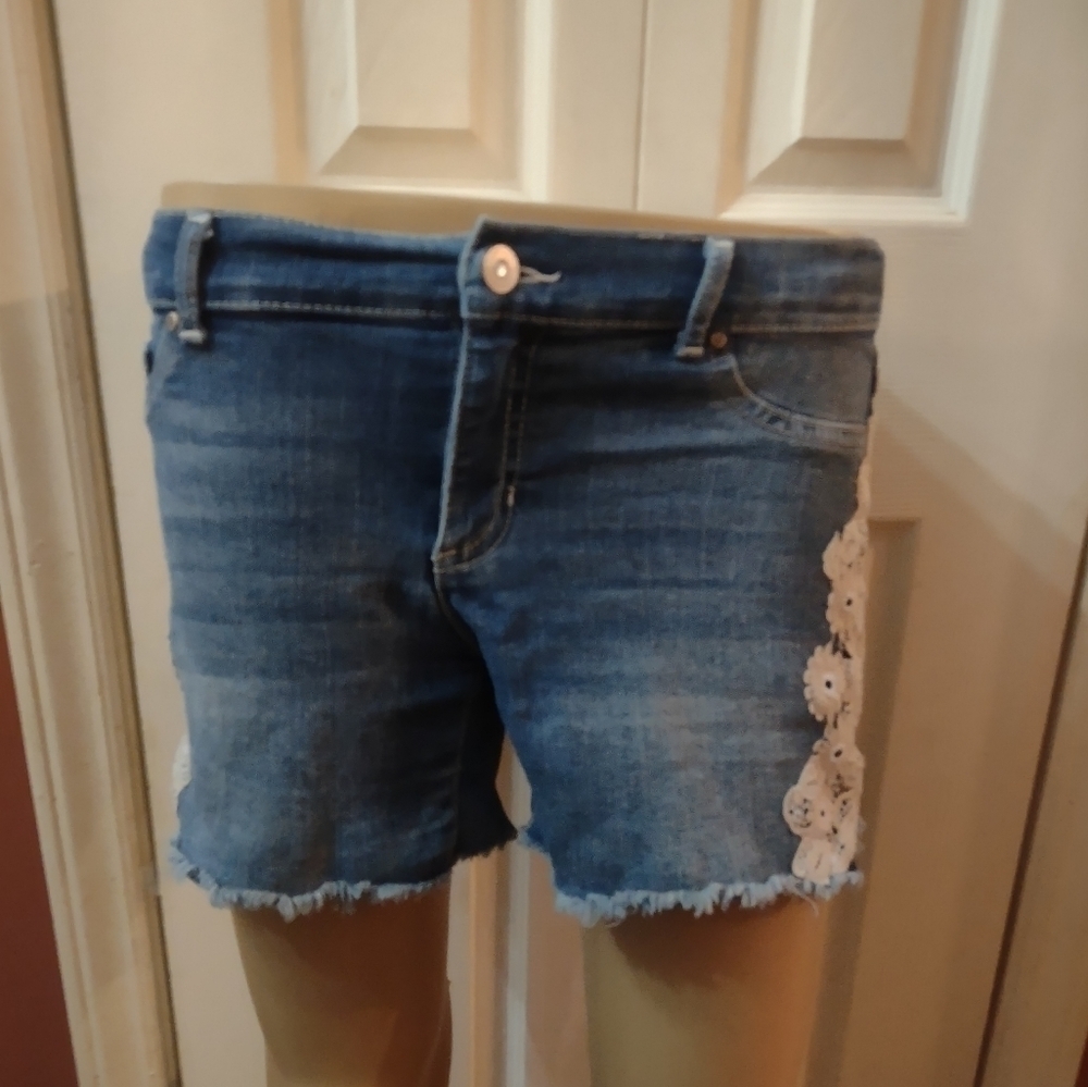 Jordache Floral Lace Denim Shorts Women's Size 14 Blue Stretch Jean Shorts Boho